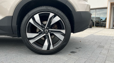 Volvo XC40 2.0 B4P Ultimate Dark 5dr Auto Petrol Estate